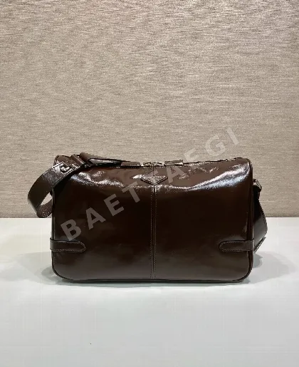프라다 오일 왁스 가죽 메신저백 2VH187 67294