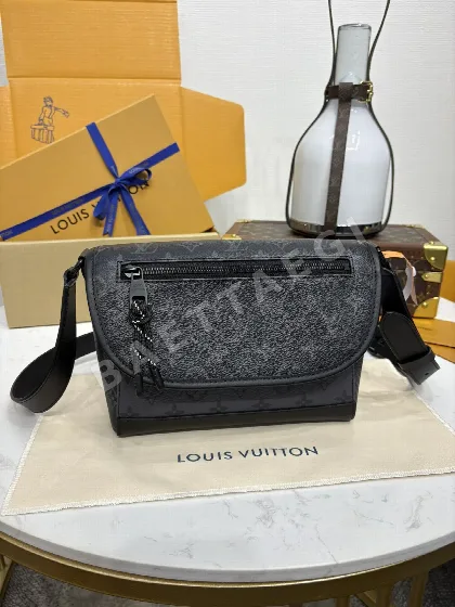 루이비통 펄스 메신저백 M12681