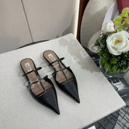 발렌티노 락스터드 위스피 카프스킨 마이크로힐 뮬 94132