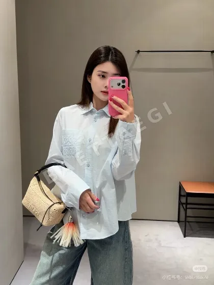 로에베 자수 로고 포켓 카라 긴팔 셔츠 97752