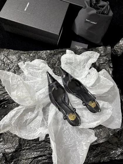 생로랑 메시 램스킨 포인티드 토 힐 143703