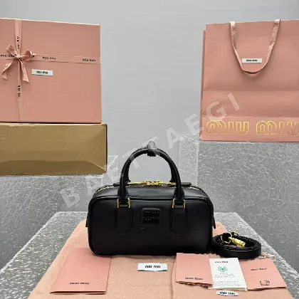 미우미우 볼링백 스몰 블랙 가방 68464