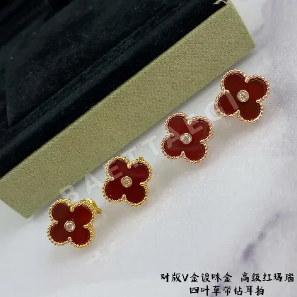 반클리프앤아펠 레드 아게이트 네 잎 클로버 귀걸이 63920