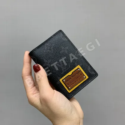 루이비통 블랙 플로럴 배지 카드 홀더 지갑 M69250
