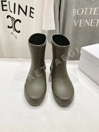 셀린느 PVC 레인부츠 85261