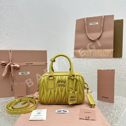 미우미우 투프리티 마트라세 램스킨 볼링백 68049