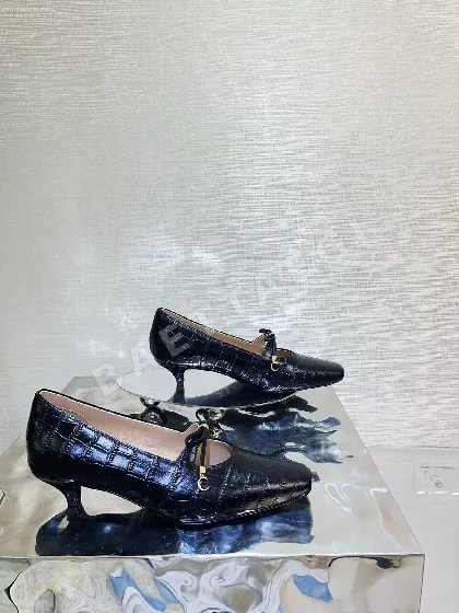 디올 크로커다일 패턴 스퀘어토 하이힐 112888