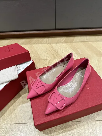 발렌티노 클래식 키튼 힐 펌프스 24580