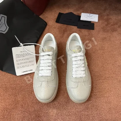 프라다(Prada) 스웨이드 스니커즈 144014