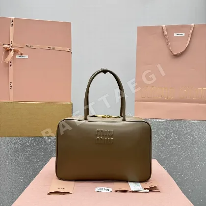미우미우 갈색 롱 핸들 브리프케이스 가방 68289