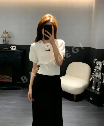 미우미우 3D 플로랄 레터 로고 니트 반팔 티셔츠 52552
