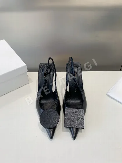 자크뮈스 스퀘어 포인티드 토 오픈 백 샌들 85191