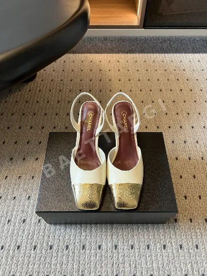 샤넬 힐 더블 C 엠보싱 160748