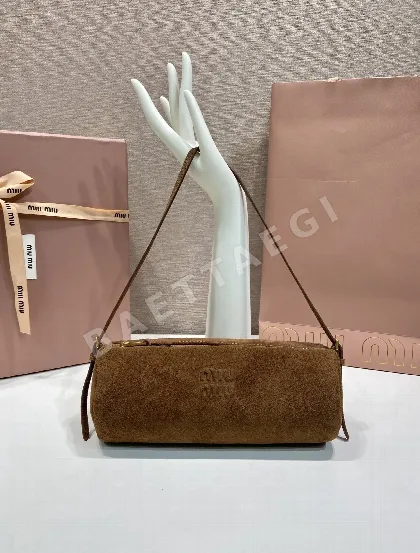 미우미우 나파 가죽 숄더백 5NE851