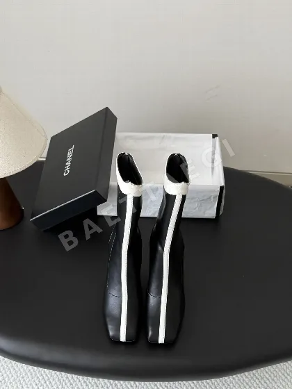 샤넬 메티에르다르 더블 C 부츠 151615