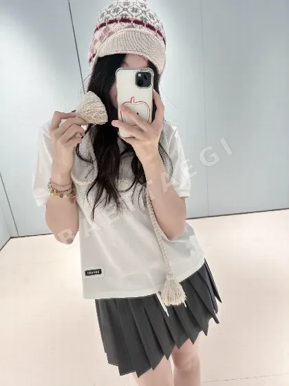 미우미우 마이크로 라벨 지퍼 폴로넥 반팔 탑 53007