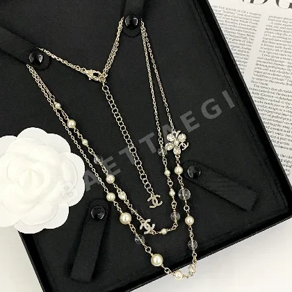 샤넬 라이트 골드 라인스톤 플라워 진주 롱 목걸이 69132