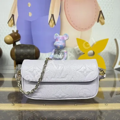 루이비통 모노그램 앙프랑 그레인 가죽 숄더백 M82210