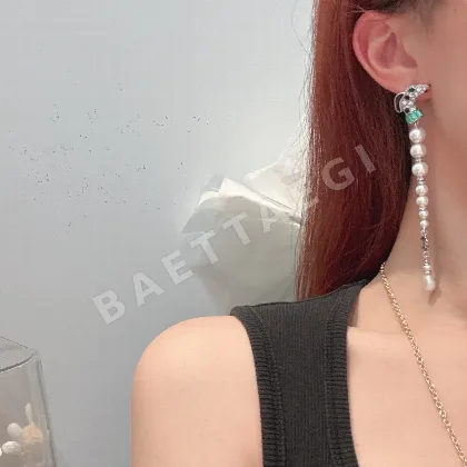 샤넬 더블 C 에나멜 귀걸이 149357