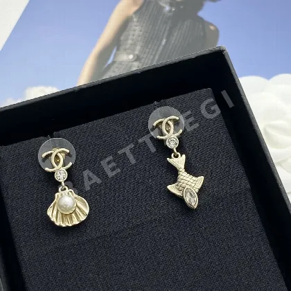 샤넬 더블 C 조개 물고기 비대칭 귀걸이 125129