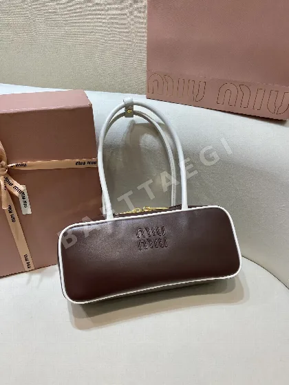 미우미우 스포티 브이 핸들 스몰 가방 5BB173