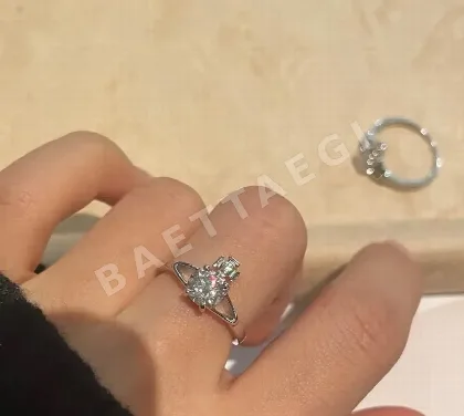 비비안웨스트우드 자수 로고 귀걸이 65209