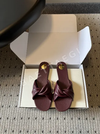 생로랑 보우넥 플랫 샌들 75000