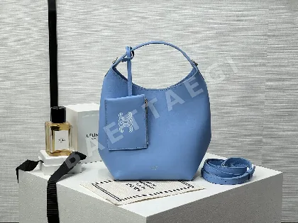 셀린느 스카이블루 소가죽 버킷 숄더백 86577