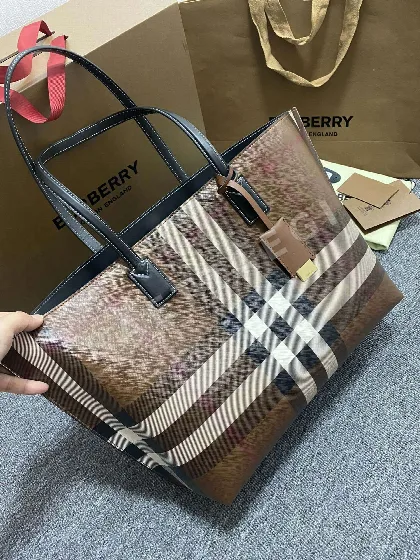 버버리 버치우드 체크 토트백 39852