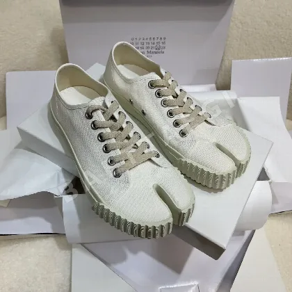 마르지엘라 프렌치 스플릿 토 발카나이즈드 캔버스 신발 94467