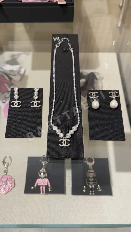 샤넬 화이트 골드 진주 장식 귀걸이 65954