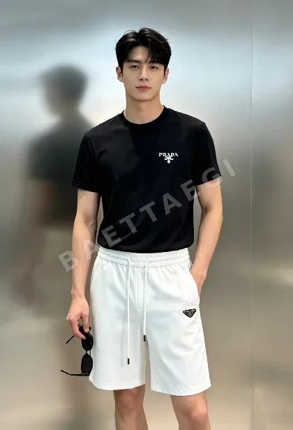 프라다 남성 반팔 티셔츠 143251