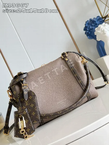 루이비통 M13667 그레이 키폴 핸드백
