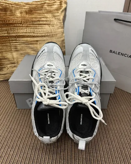 발렌시아가 신발 42402
