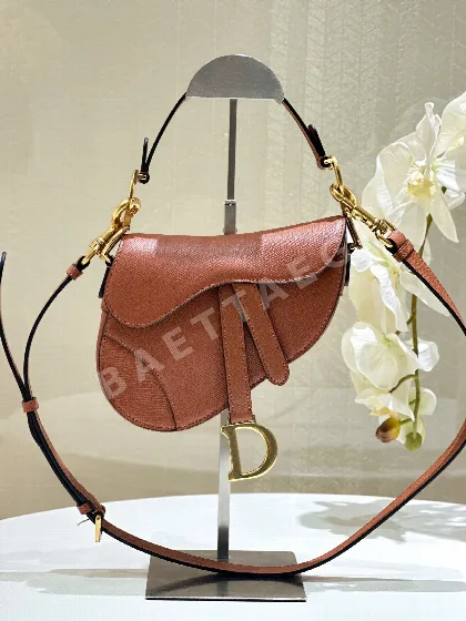디올 새들백  106481