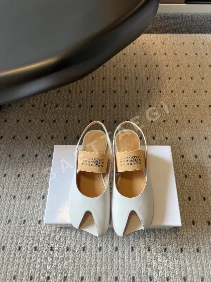 마르지엘라 스플릿 토 백스트랩 샌들 99425