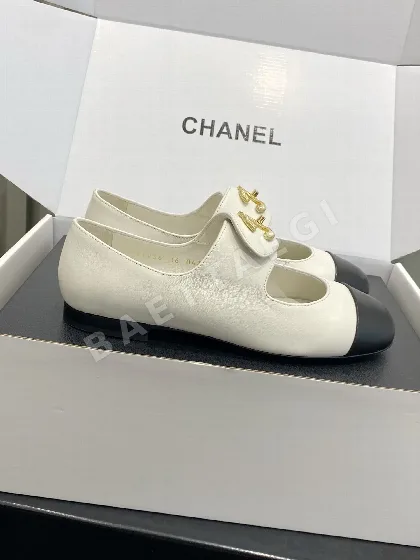 샤넬 레트로 더블 C 램스킨 메리제인 힐 157176