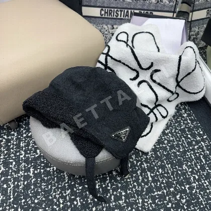 프라다 코듀로이 이어머프 모자 84927