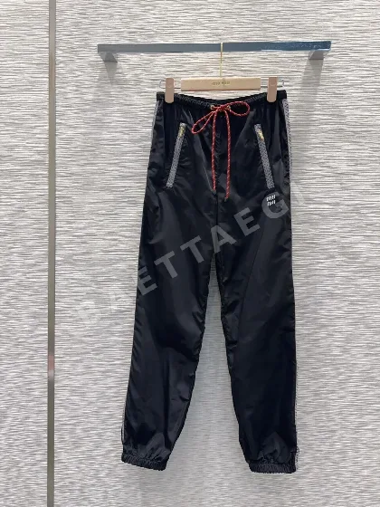 미우미우 클래식 로고 조거 바지
