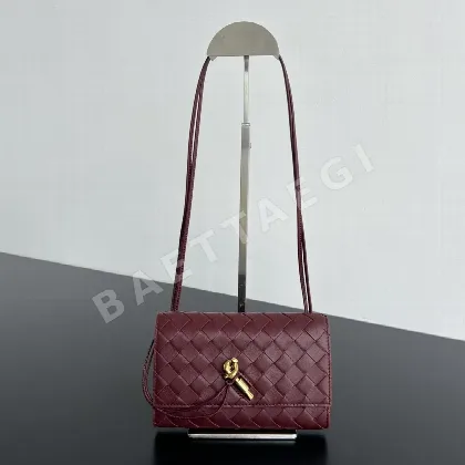 보테가베네타 램스킨 인트레치아토 미니 크로스바디백 836940 5655