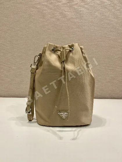 프라다 나일론 복주머니 클러치백 67950