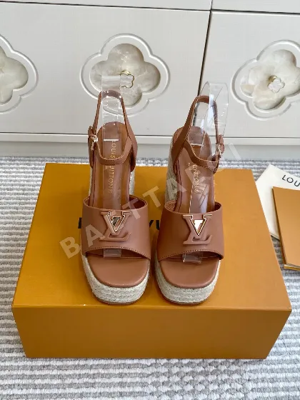 루이비통 마레 V백 라피아 웨지 샌들 112866