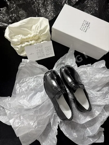 마르지엘라 발가락 분리 가죽 로퍼 95882