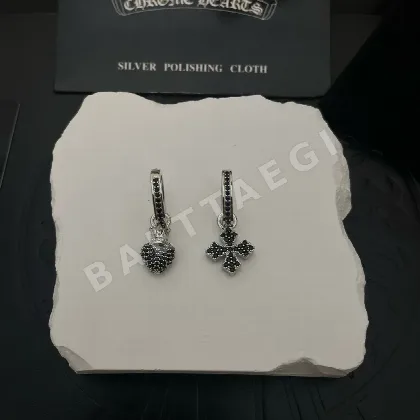 크롬하츠 크로스 블랙 큐빅 귀걸이 124648