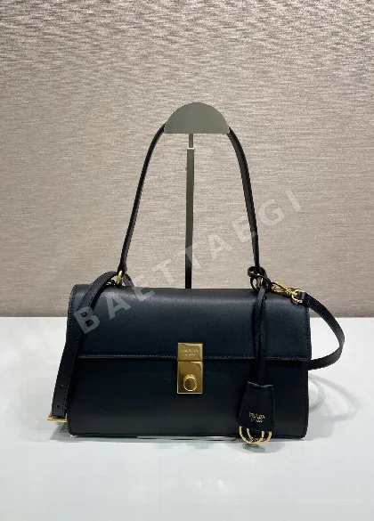프라다 소프트 사운드 카프스킨 핸드백 1BN023 67940