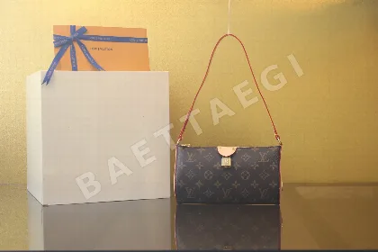 루이비통 모노그램 포쉐트 티레트 숄더백 M47123