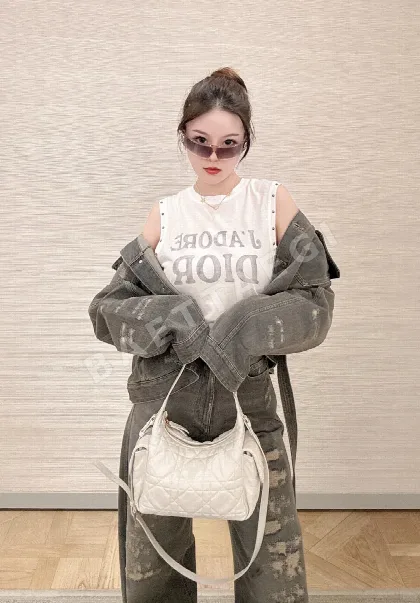 디올 슬로건 프린트 여성 반팔 티셔츠