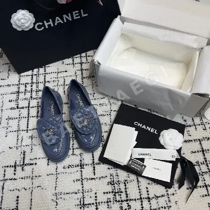 샤넬 클래식 플립업 퀼팅 로퍼 94928