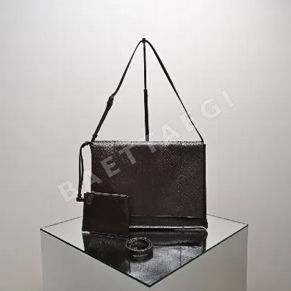 더로우 천연 파이톤가죽 메신저백 75776