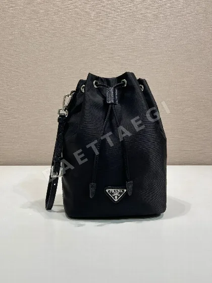 프라다 나일론 클러치백 67949